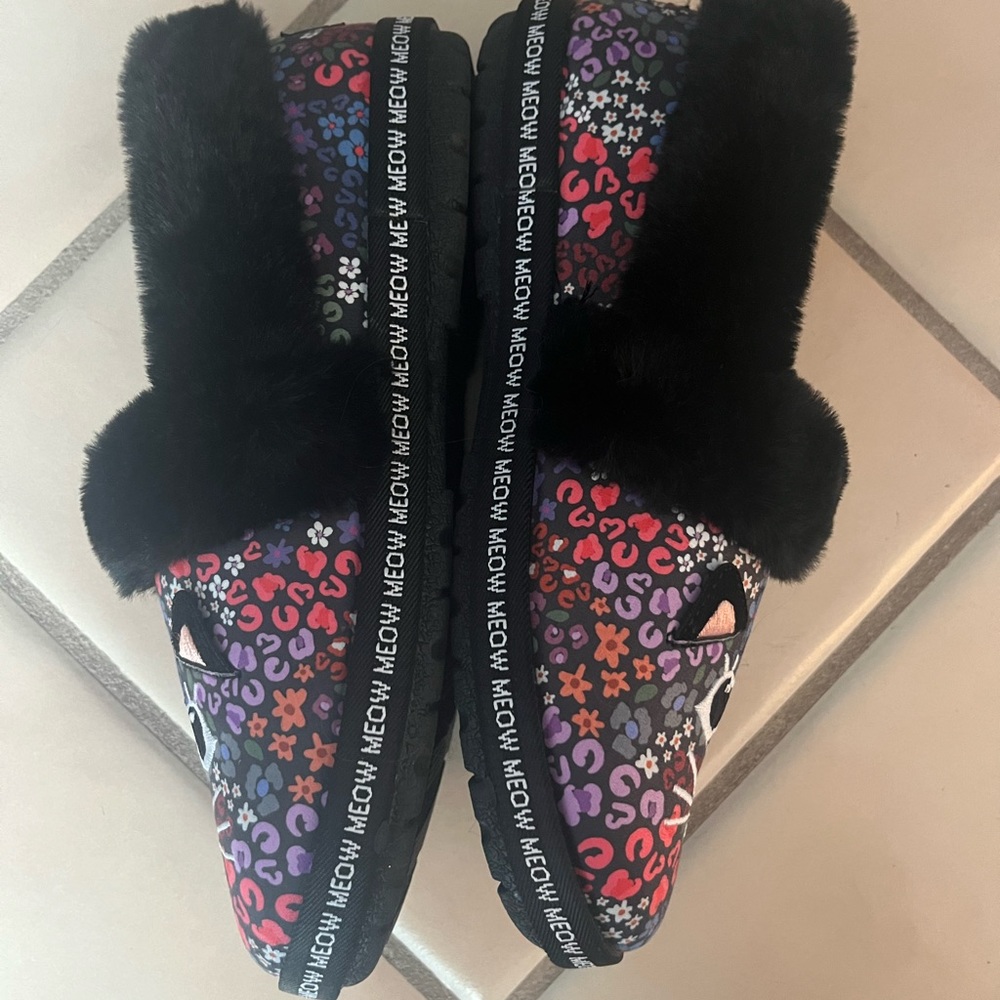 Snugly kitty shoes